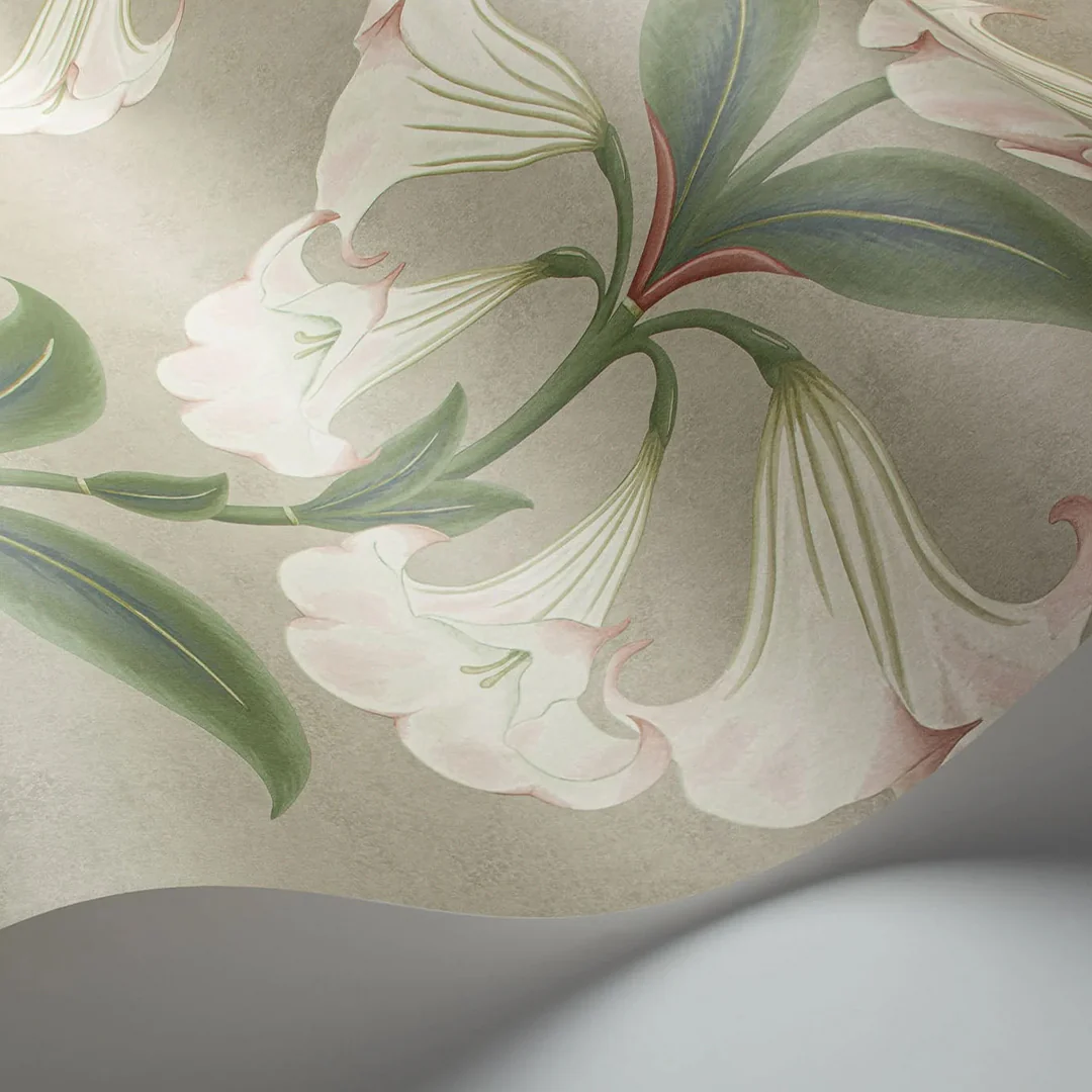 Carta da Parati “Angel’s Trumpet beige e verde con tocco di rosa” | COLE & SON - Image 2