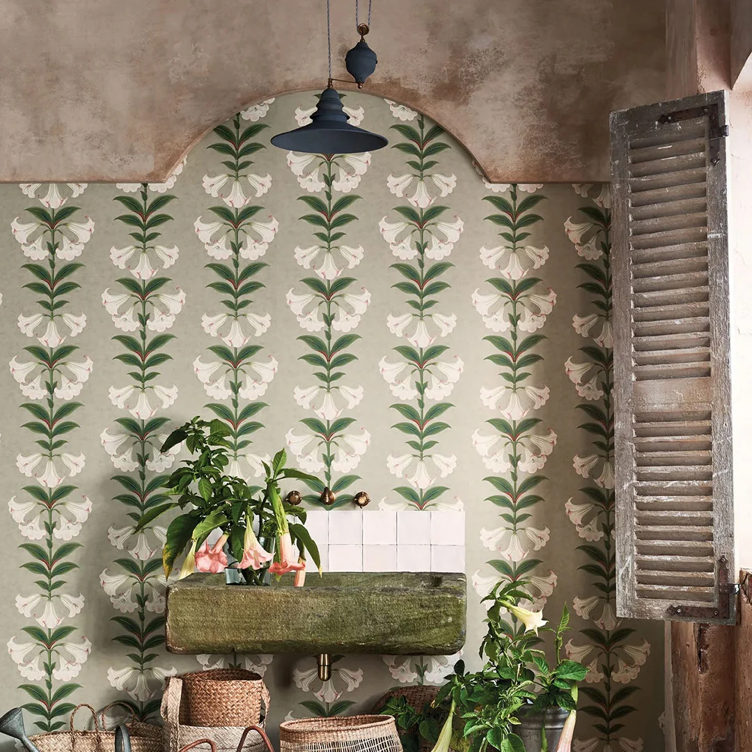 Carta da Parati “Angel’s Trumpet beige e verde con tocco di rosa” | COLE & SON - Image 3