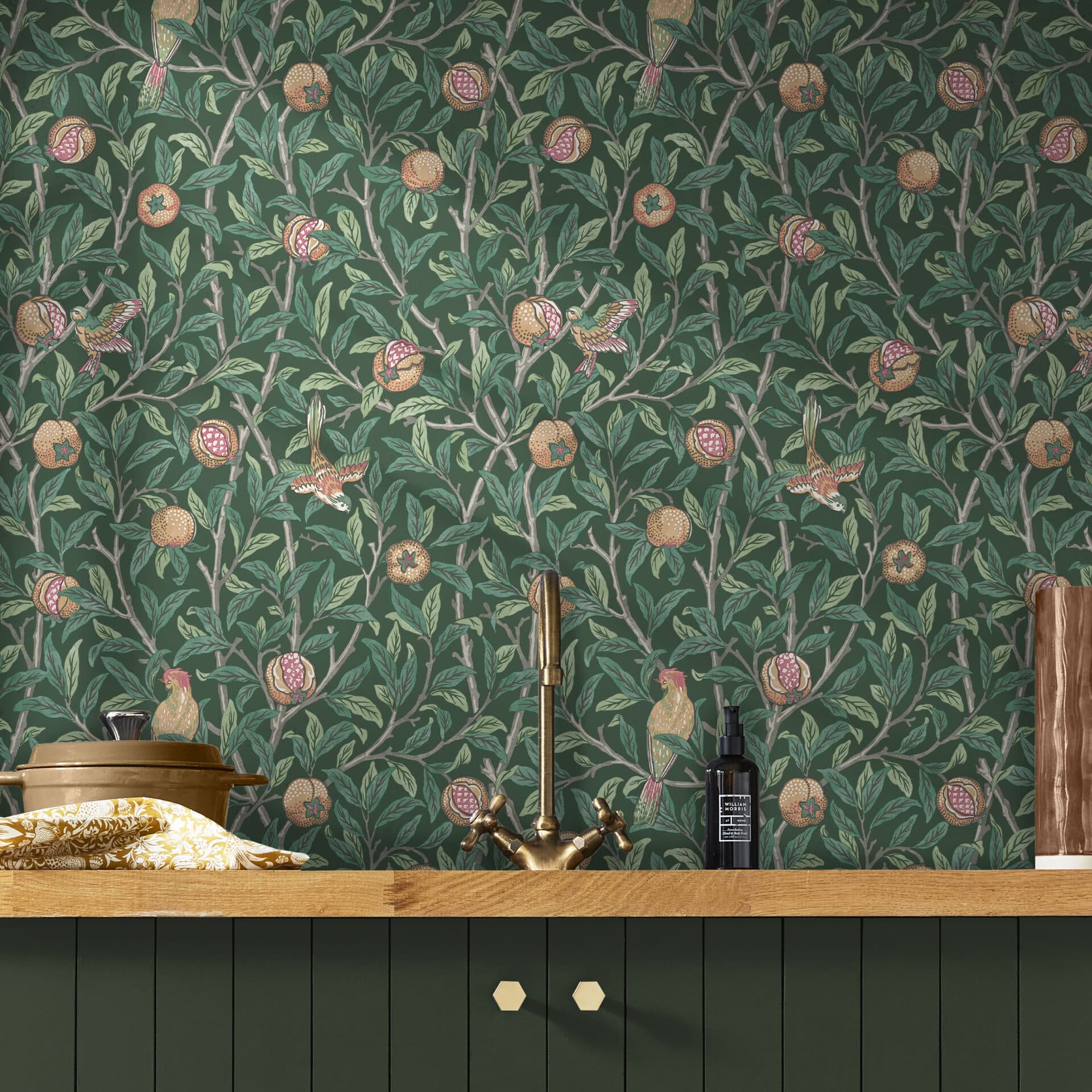 Carta da Parati "Bird & Pomegranate Deep Green" Morris at home - Image 3