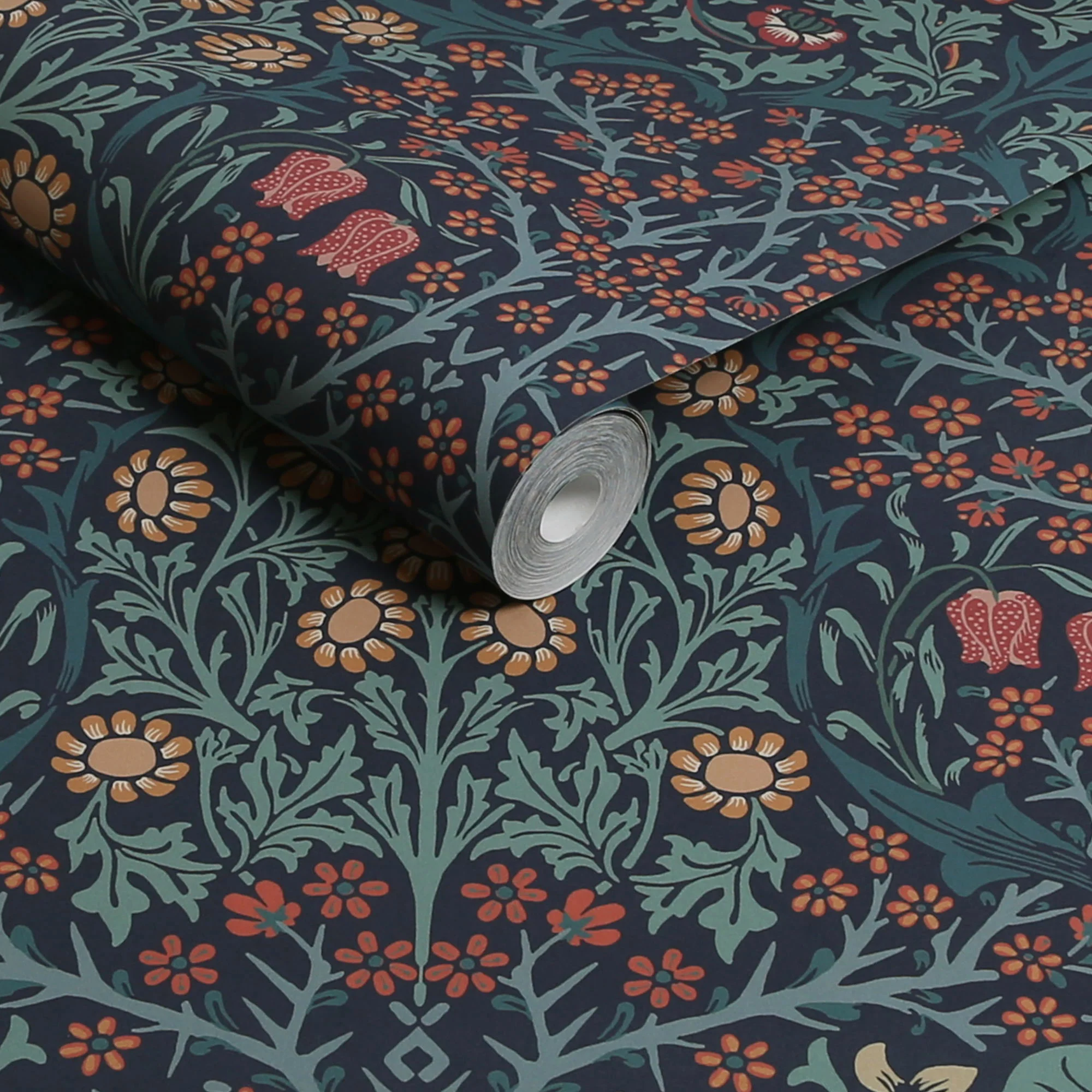 Carta da Parati "Blackthorn Navy" Morris at home - Image 3