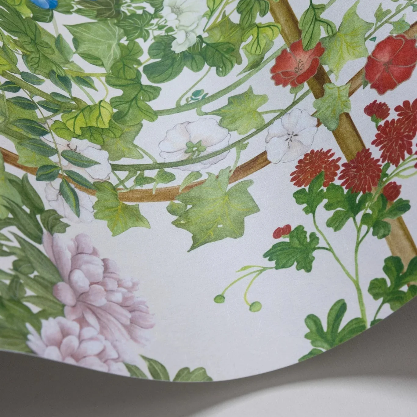 Carta da parati "Scenic Flora beige chiaro" - YOKU | COLE&SON - Image 2