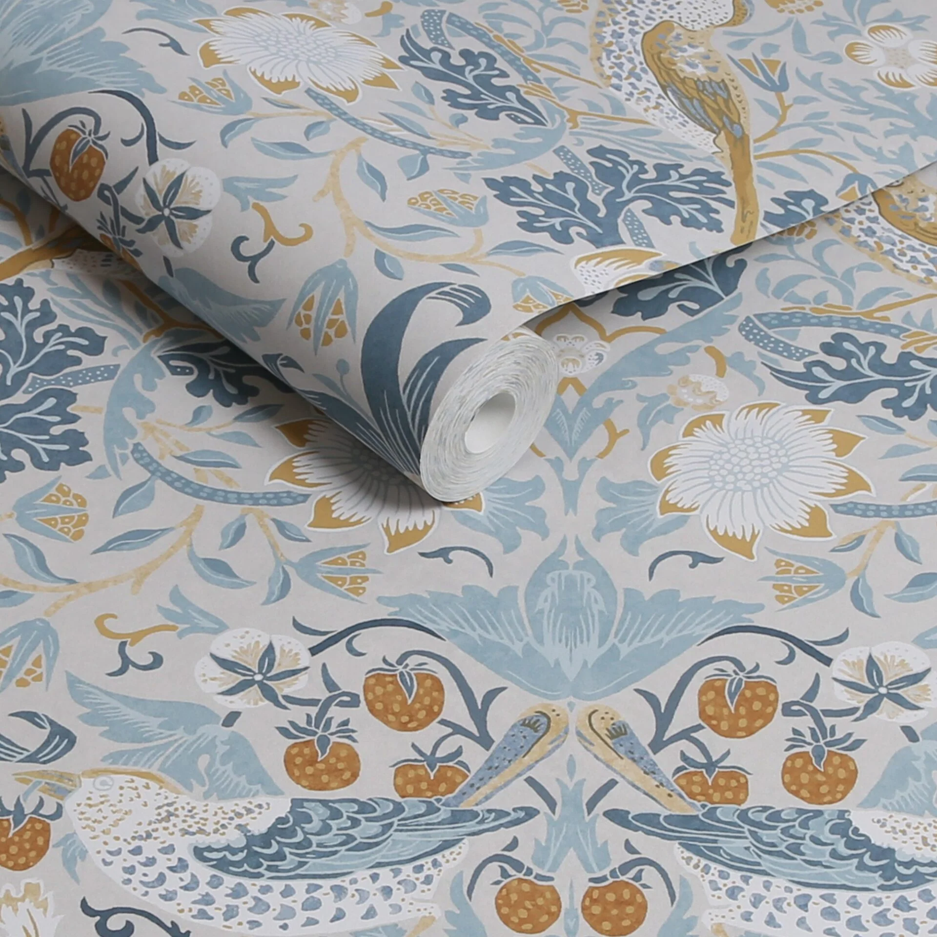 Carta da Parati "Strawberry Thief Soft Blue" Morris at home - Image 3