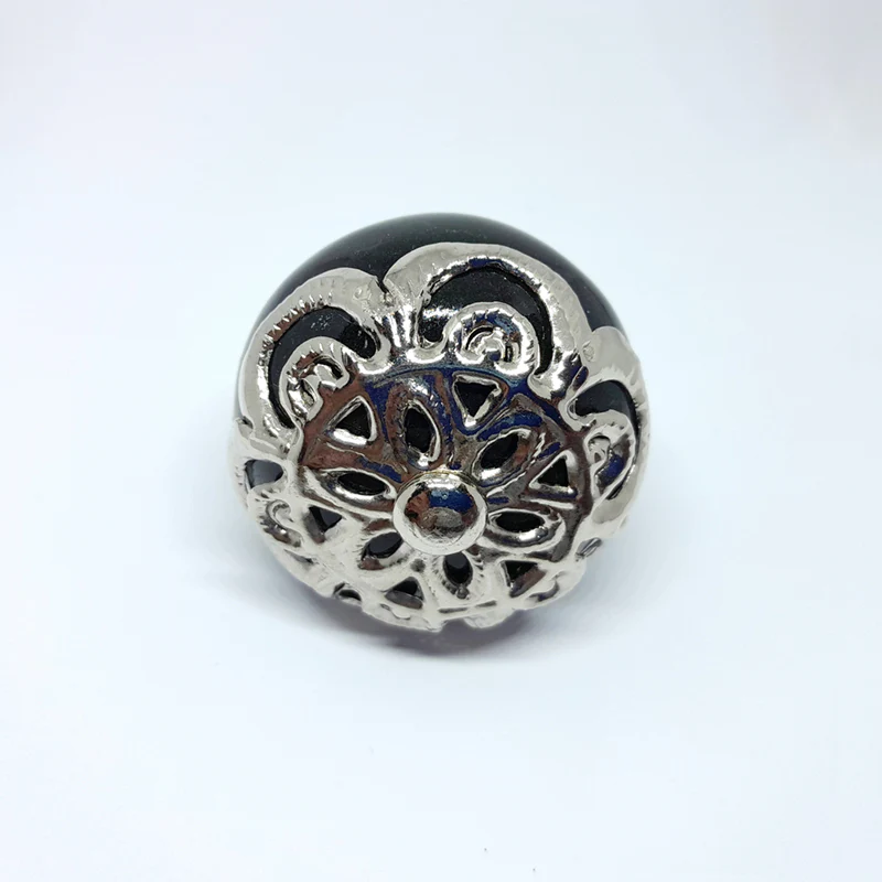 Pomello in ceramica “Sfera Preziosa Nero & Argento"